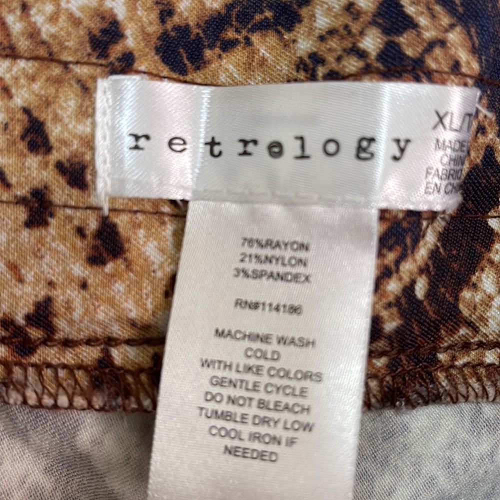 retrology shorts. Womens size XL. Stretchy/ snake print - Picture 5 of 7